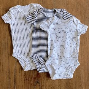 5/$20 Bundle of Assorted Carter Bodysuits